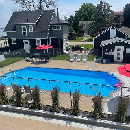 Double Room Lake City Екстериор снимка